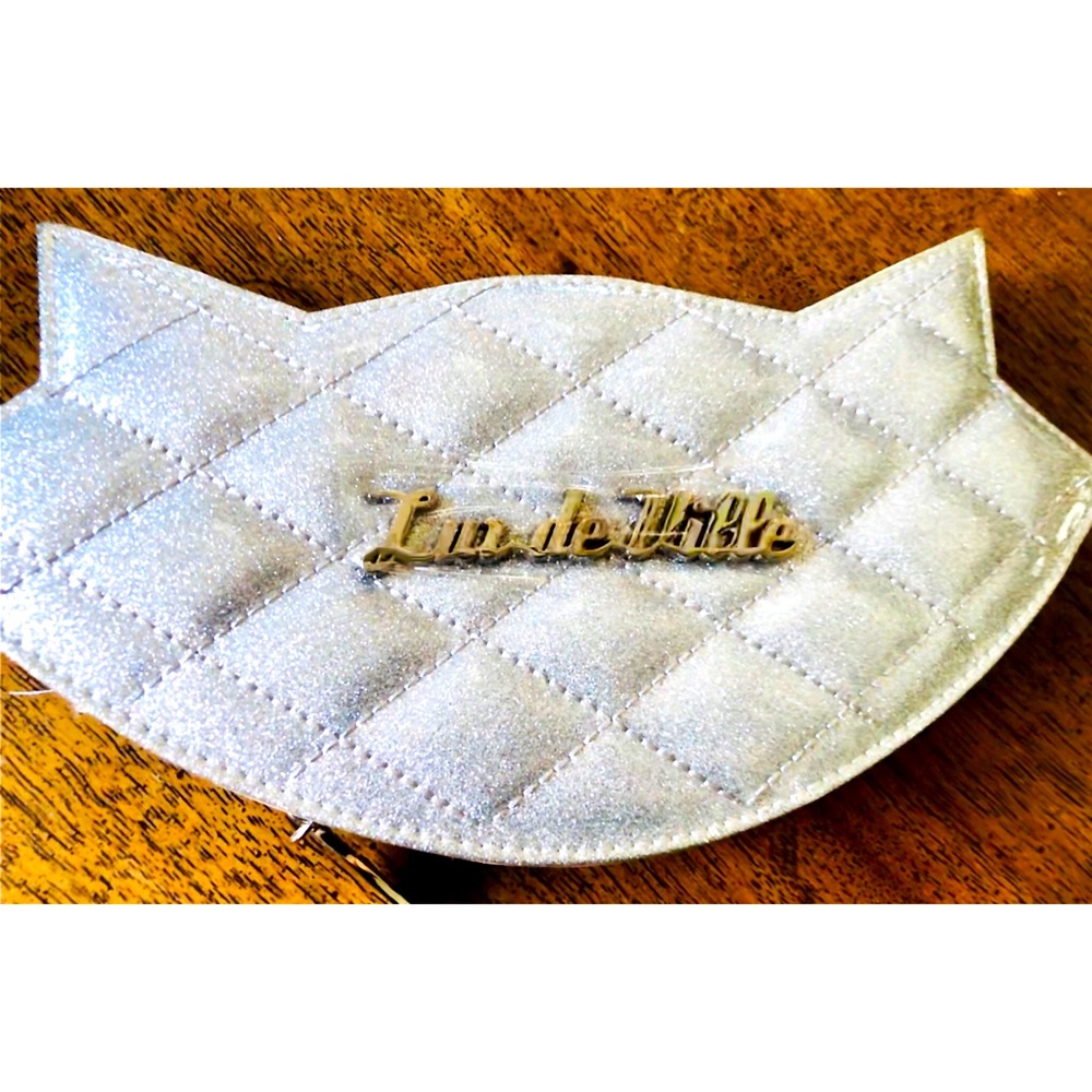 Lux De Ville cat clutch in sparkling silver